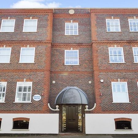 Ferienwohnung Flat 3 Bridge House Staines-upon-Thames Exterior foto