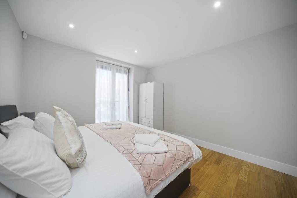 Ferienwohnung Flat 3 Bridge House Staines-upon-Thames Exterior foto