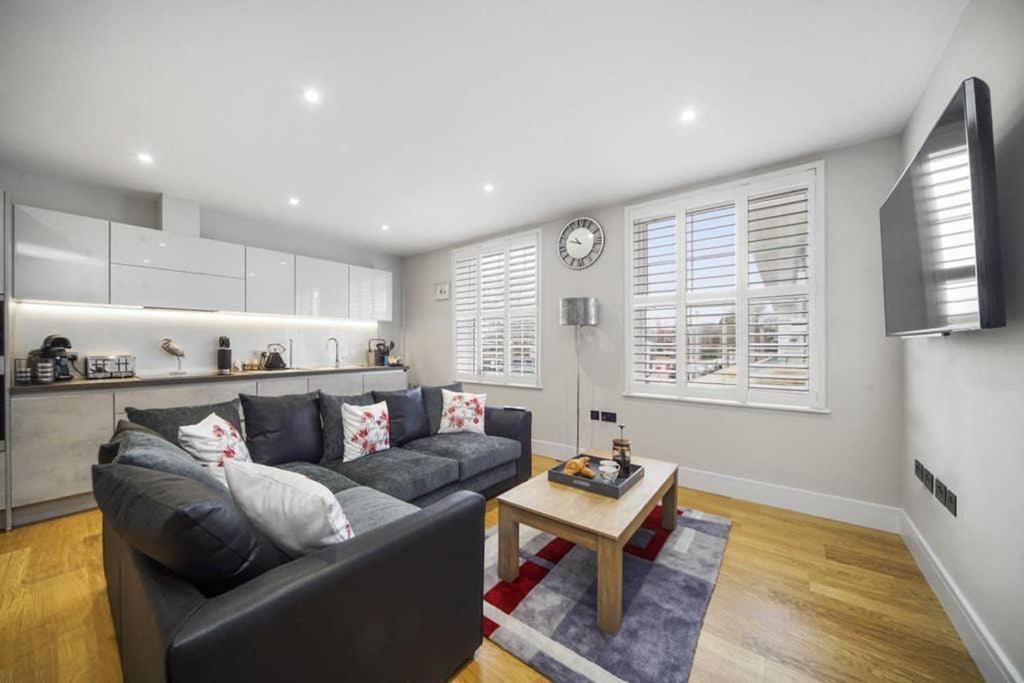 Ferienwohnung Flat 3 Bridge House Staines-upon-Thames Exterior foto