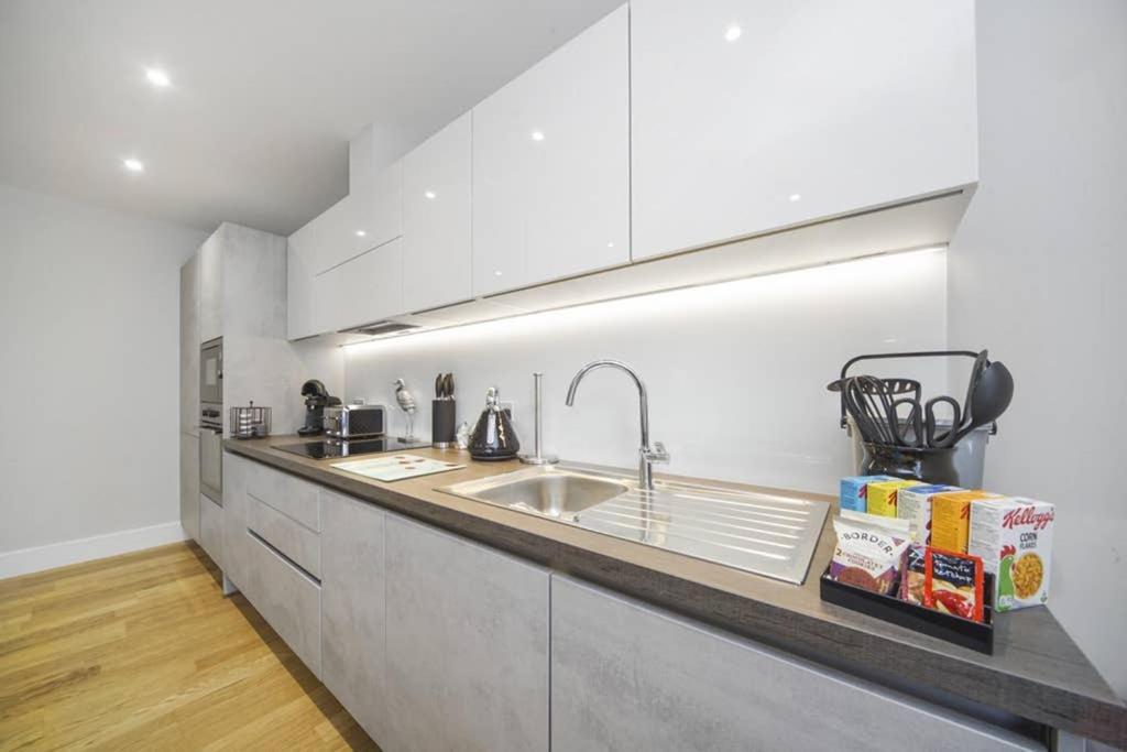 Ferienwohnung Flat 3 Bridge House Staines-upon-Thames Exterior foto