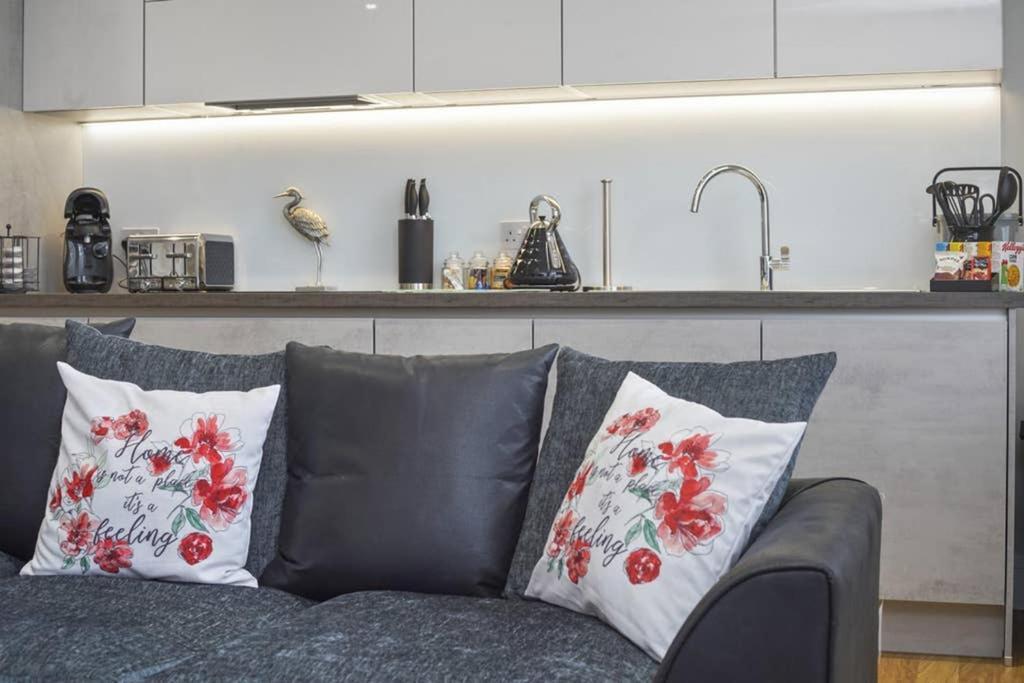 Ferienwohnung Flat 3 Bridge House Staines-upon-Thames Exterior foto
