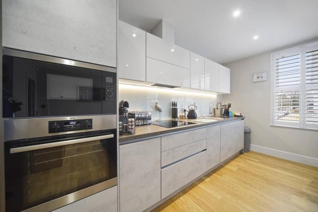Ferienwohnung Flat 3 Bridge House Staines-upon-Thames Exterior foto