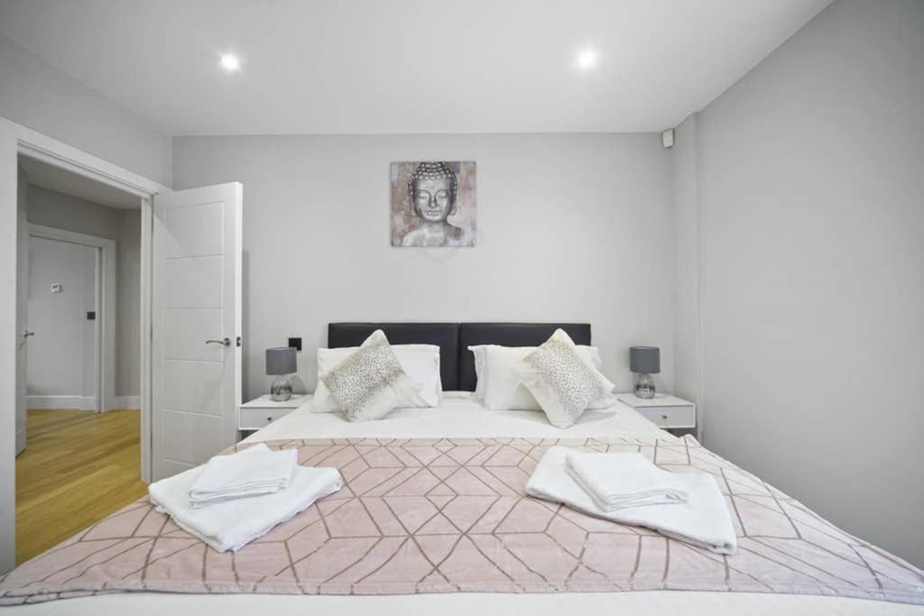 Ferienwohnung Flat 3 Bridge House Staines-upon-Thames Exterior foto