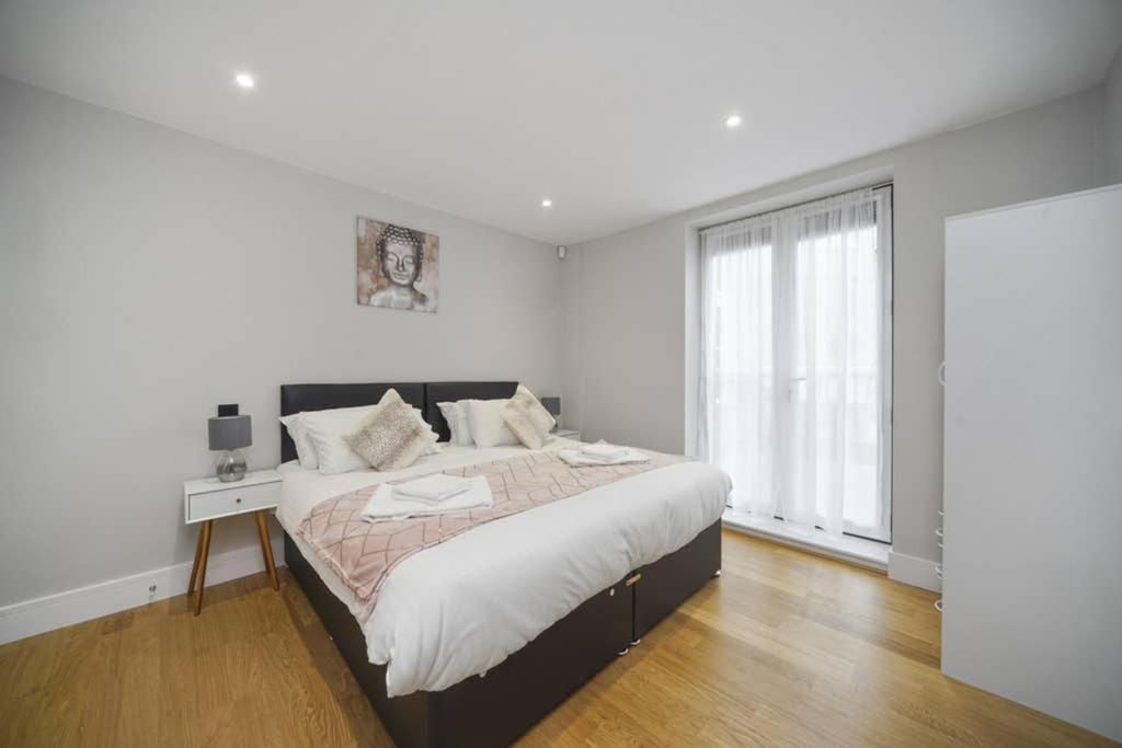 Ferienwohnung Flat 3 Bridge House Staines-upon-Thames Exterior foto